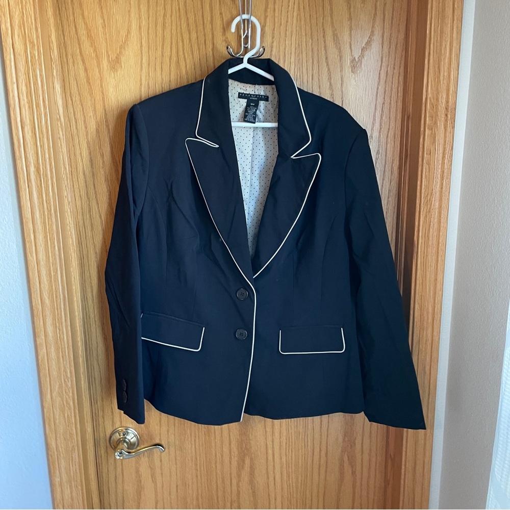 Apostrophe 2-piece Business Suit, Black & ivory, size 18W & 20W tall - Picture 2 of 14